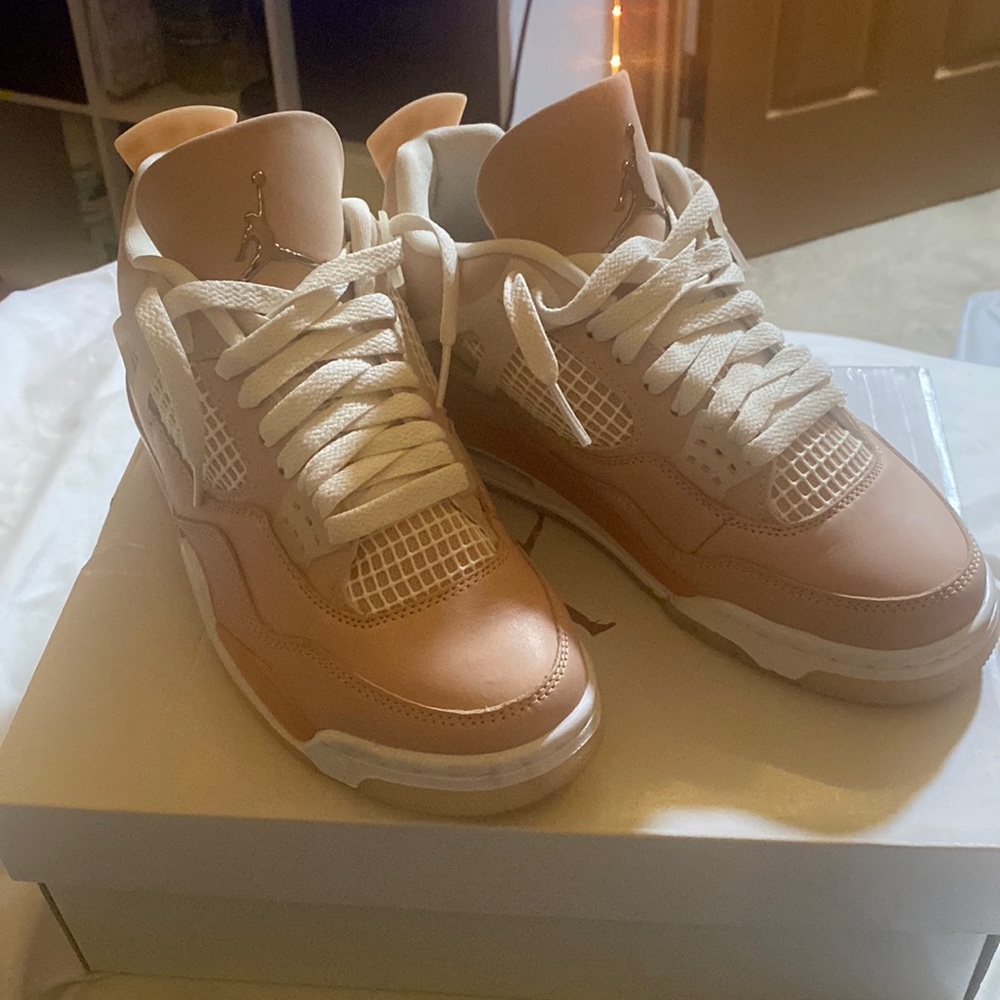 Jordan 4 Shimmers